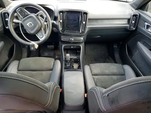 YV4ED3UW7P2070262 2023 VOLVO XC40 - Image 8