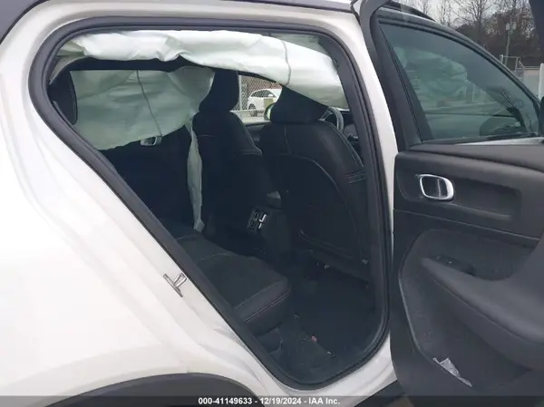 YV4EH3HL0R2268575 2024 VOLVO XC40 - Image 8