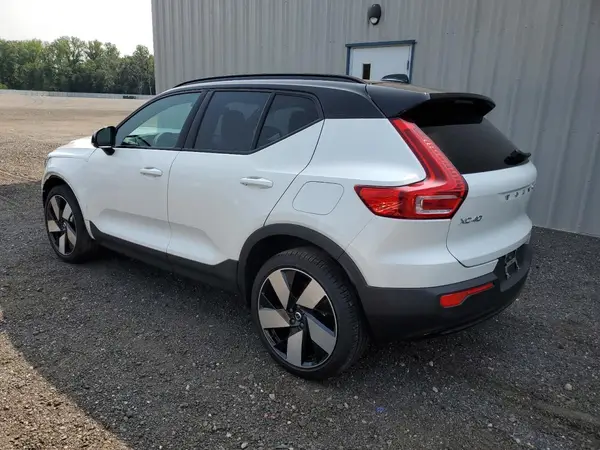YV4EH3HL0R2289281 2024 VOLVO XC40 - Image 2