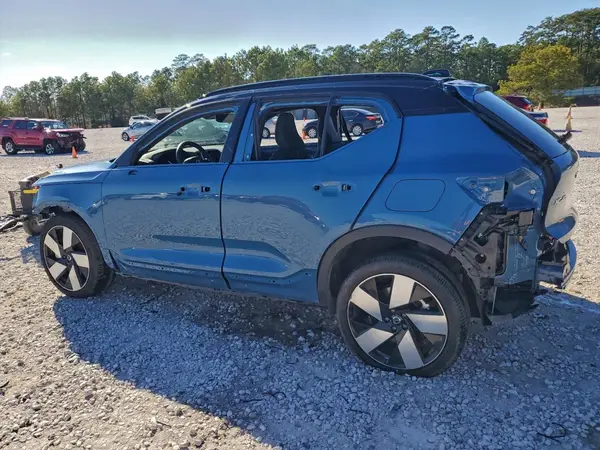 YV4EH3HL0R2301560 2024 VOLVO XC40 - Image 2