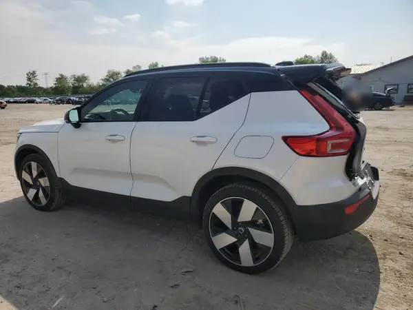 YV4EH3HL3R2284818 2024 VOLVO XC40 - Image 2