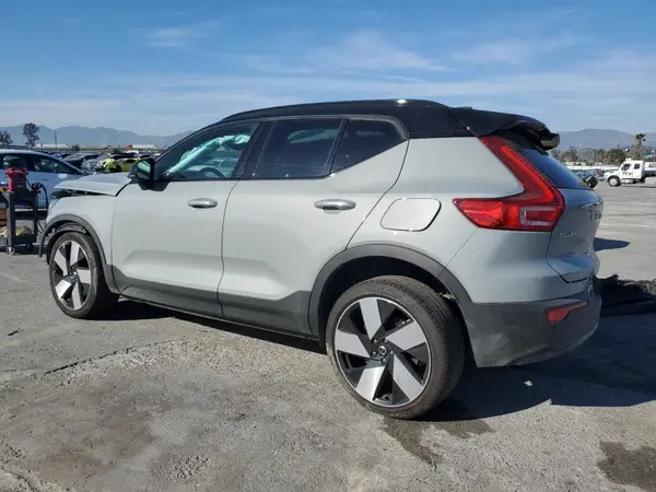 YV4EH3HL4R2232839 2024 VOLVO XC40 - Image 2