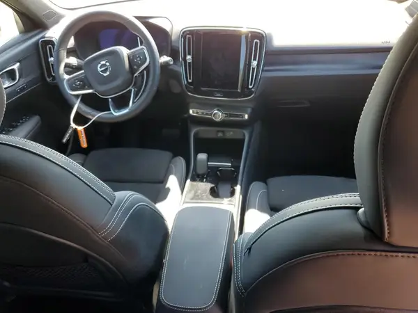 YV4EH3HL4R2289431 2024 VOLVO XC40 - Image 8