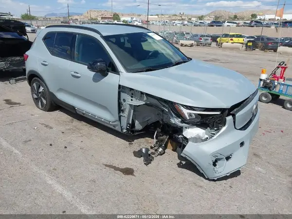 YV4ER3HJ8S2503399 2025 VOLVO XC40 - Image 1