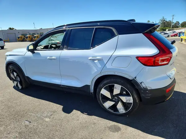 YV4ER3HL0S2595254 2025 VOLVO XC40 - Image 2