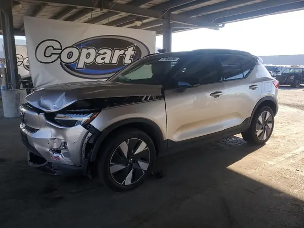 YV4ER3XK3R2275638 2024 VOLVO XC40 - Image 1