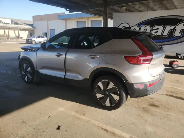 YV4ER3XK3R2275638 2024 VOLVO XC40 - Image 2