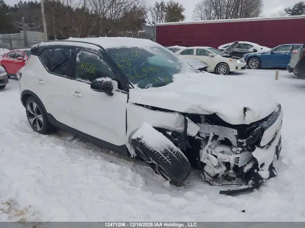 YV4ER3XK6R2290277 2024 VOLVO XC40 - Image 1