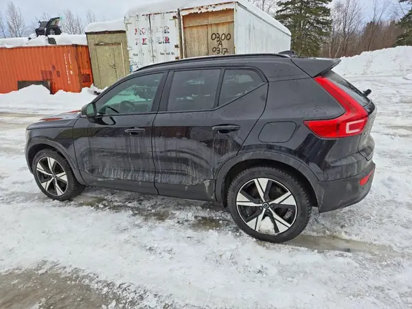 YV4ER3XL2R2244454 2024 VOLVO XC40 - Image 2
