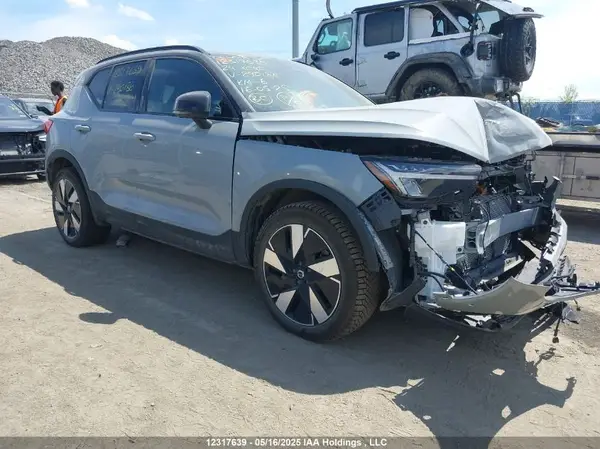 YV4ER3XL2R2290186 2024 VOLVO XC40 - Image 1
