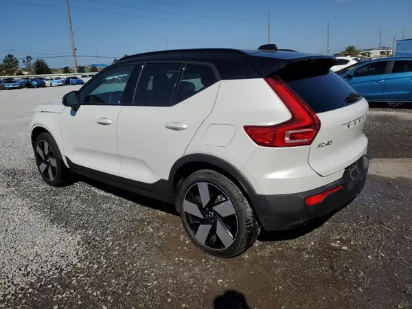YV4ER3XL3R2240719 2024 VOLVO XC40 - Image 2