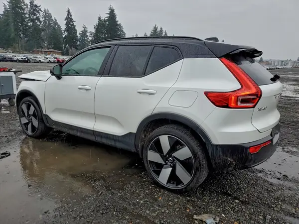 YV4ER3XL7R2257605 2024 VOLVO XC40 - Image 2