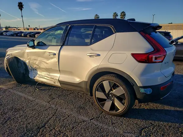 YV4ER3XLXR2233086 2024 VOLVO XC40 - Image 2