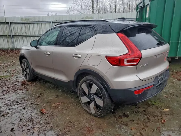 YV4ER3XM3R2234606 2024 VOLVO XC40 - Image 2