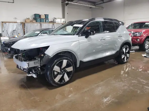 YV4ER3XM9R2240653 2024 VOLVO XC40 - Image 1