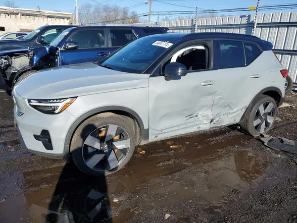 YV4ER3XM9R2293627 2024 VOLVO XC40 - Image 1