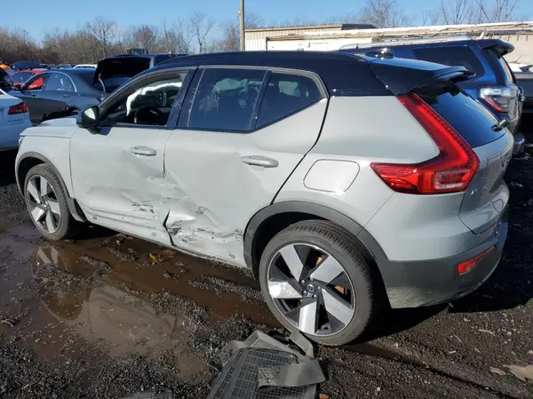 YV4ER3XM9R2293627 2024 VOLVO XC40 - Image 2