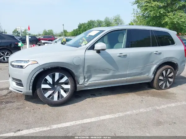2025 VOLVO XC90 auction photo 6