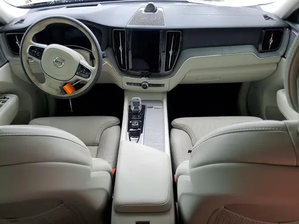 YV4H60RM2S1067619 2025 VOLVO XC60 - Image 8