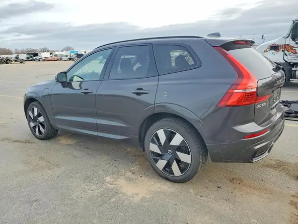 YV4H60RM8S1075708 2025 VOLVO XC60 - Image 2