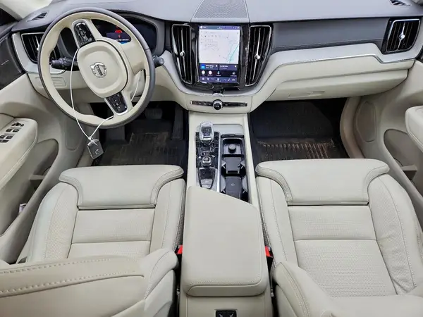 YV4H60RM9S1147449 2025 VOLVO XC60 - Image 8