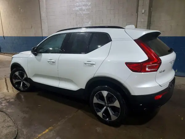 YV4K92HM4P2036058 2023 VOLVO XC40 - Image 2
