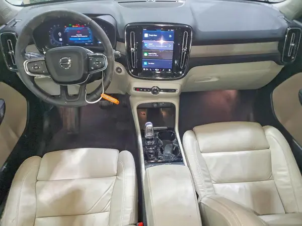 YV4K92HM4P2036058 2023 VOLVO XC40 - Image 8