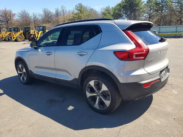YV4K92HM5P2054262 2023 VOLVO XC40 - Image 2