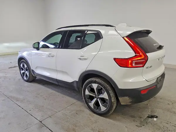 YV4K92HM6P2037471 2023 VOLVO XC40 - Image 2