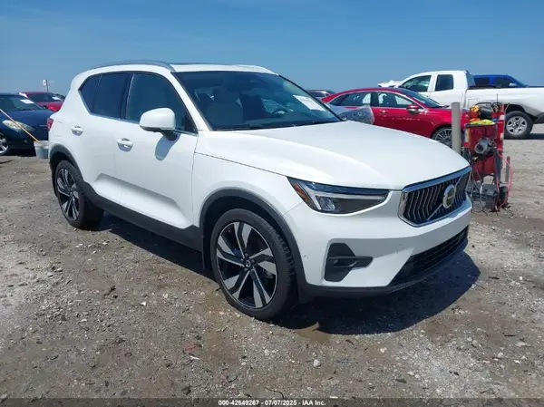 YV4K92HN0P2910317 2023 VOLVO XC40 - Image 1