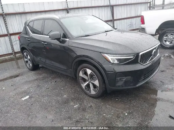 YV4K92HN3P2974545 2023 VOLVO XC40 - Image 1