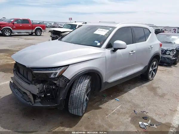 YV4K92HN4P2923863 2023 VOLVO XC40 - Image 2