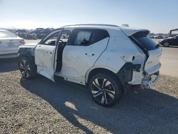 YV4K92HN5P2930241 2023 VOLVO XC40 - Image 2