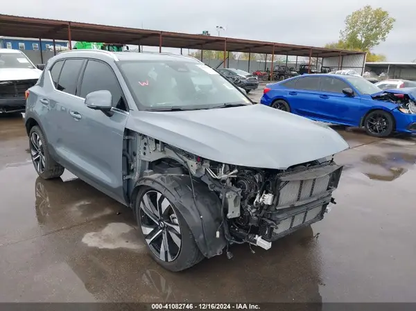 YV4K92HN7P2950832 2023 VOLVO XC40 - Image 1