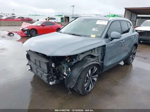 YV4K92HN7P2950832 2023 VOLVO XC40 - Image 2