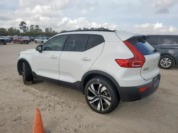 YV4K92HW5P2921404 2023 VOLVO XC40 - Image 2