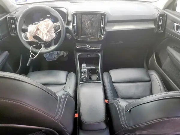 YV4K92HW5P2921404 2023 VOLVO XC40 - Image 8