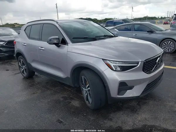 YV4K92UK6T2719555 2026 VOLVO XC40 - Image 1