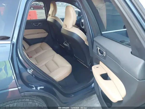 YV4L12DL5N1906427 2022 VOLVO XC60 - Image 8