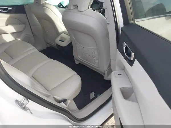 YV4L12RK2N1091376 2022 VOLVO XC60 - Image 8