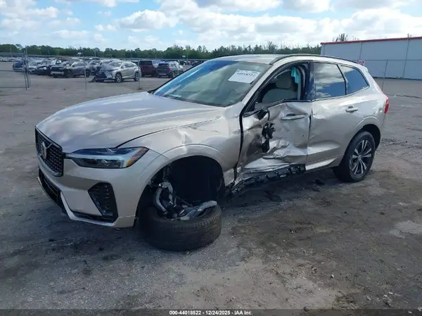 YV4L12RKXR1924749 2024 VOLVO XC60 - Image 2