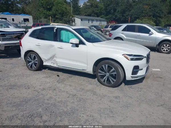 YV4L12RL3N1946756 2022 VOLVO XC60 - Image 1