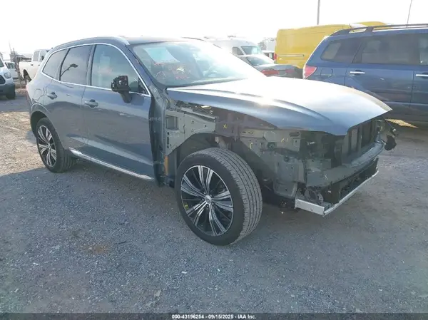 YV4L12RL7N1018285 2022 VOLVO XC60 - Image 1