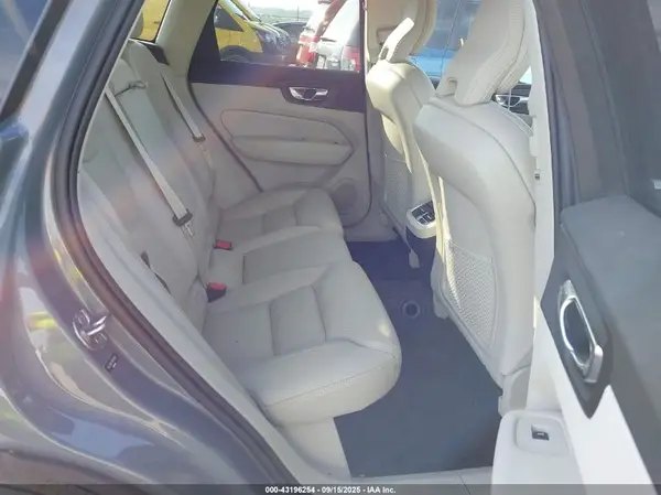 YV4L12RL7N1018285 2022 VOLVO XC60 - Image 8