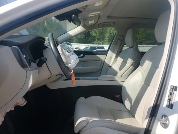 2022 VOLVO XC60 auction photo 7