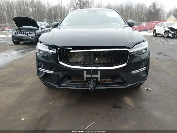 2023 VOLVO XC60 auction photo 6