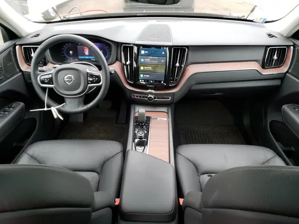 YV4L12RW8P1312131 2023 VOLVO XC60 - Image 8