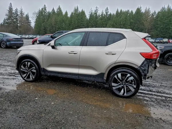 YV4L12UA0P2019586 2023 VOLVO XC40 - Image 2