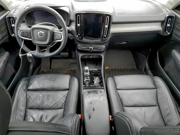 YV4L12UA0P2019586 2023 VOLVO XC40 - Image 8