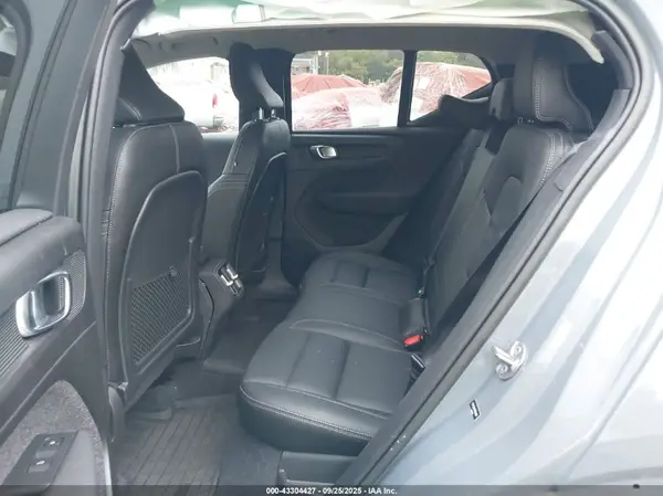 YV4L12UA0P2053589 2023 VOLVO XC40 - Image 8